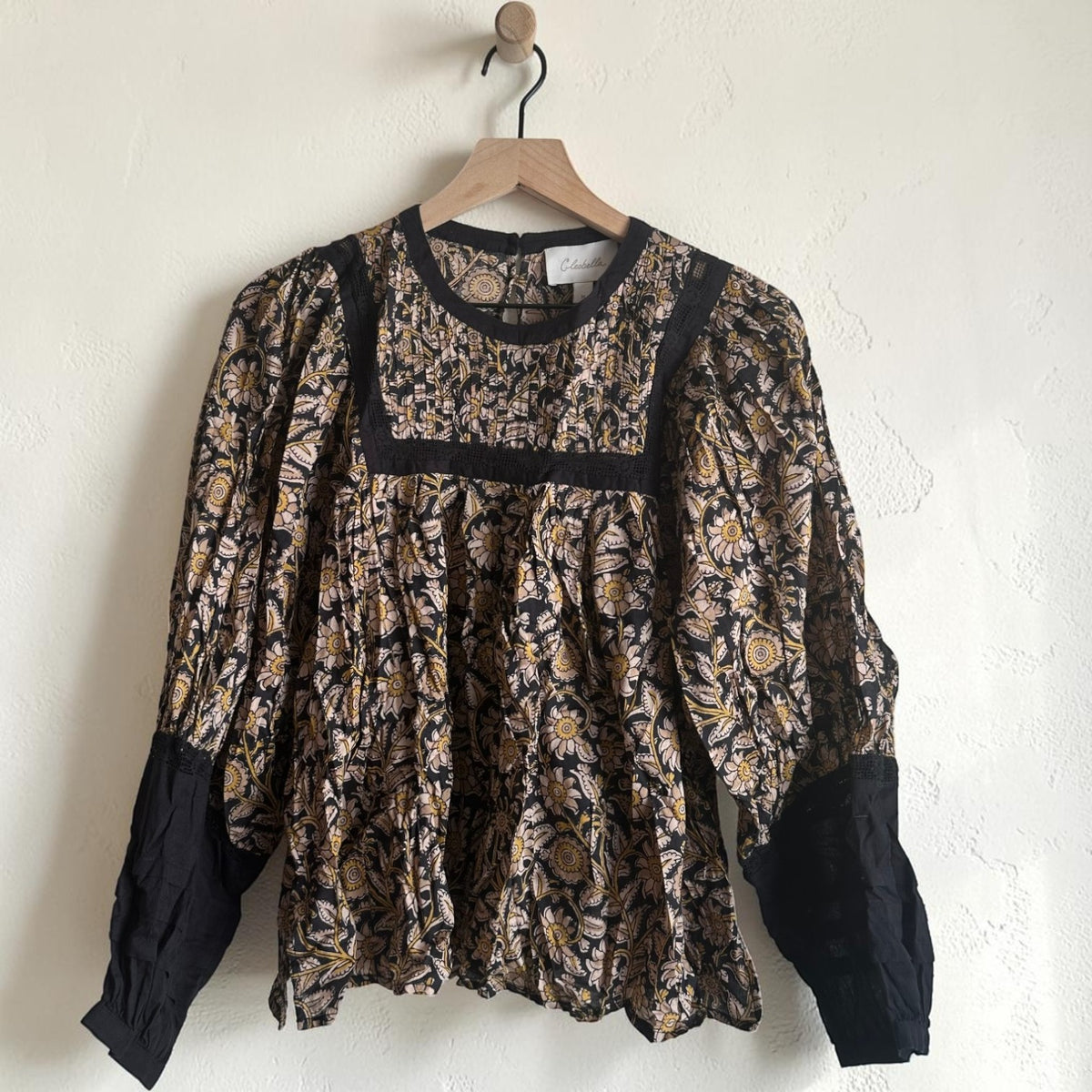 Long Sleeve Black Ground Floral Print Blouse w Embroidery | Size Medium