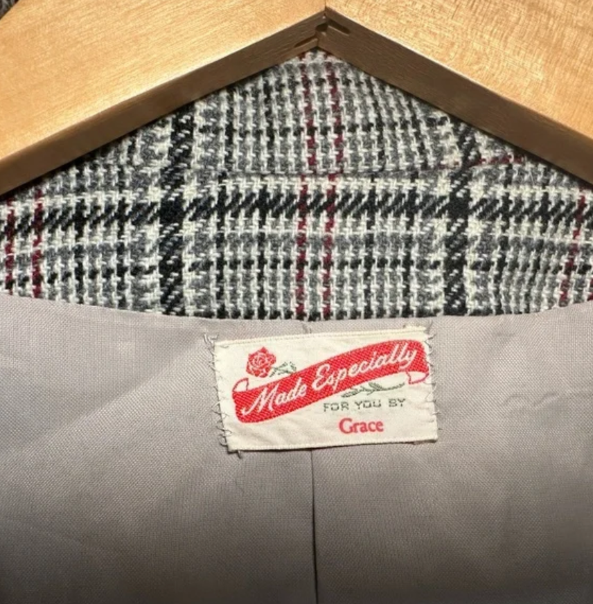 Vintage Plaid Blazer (Size Medium) image 3