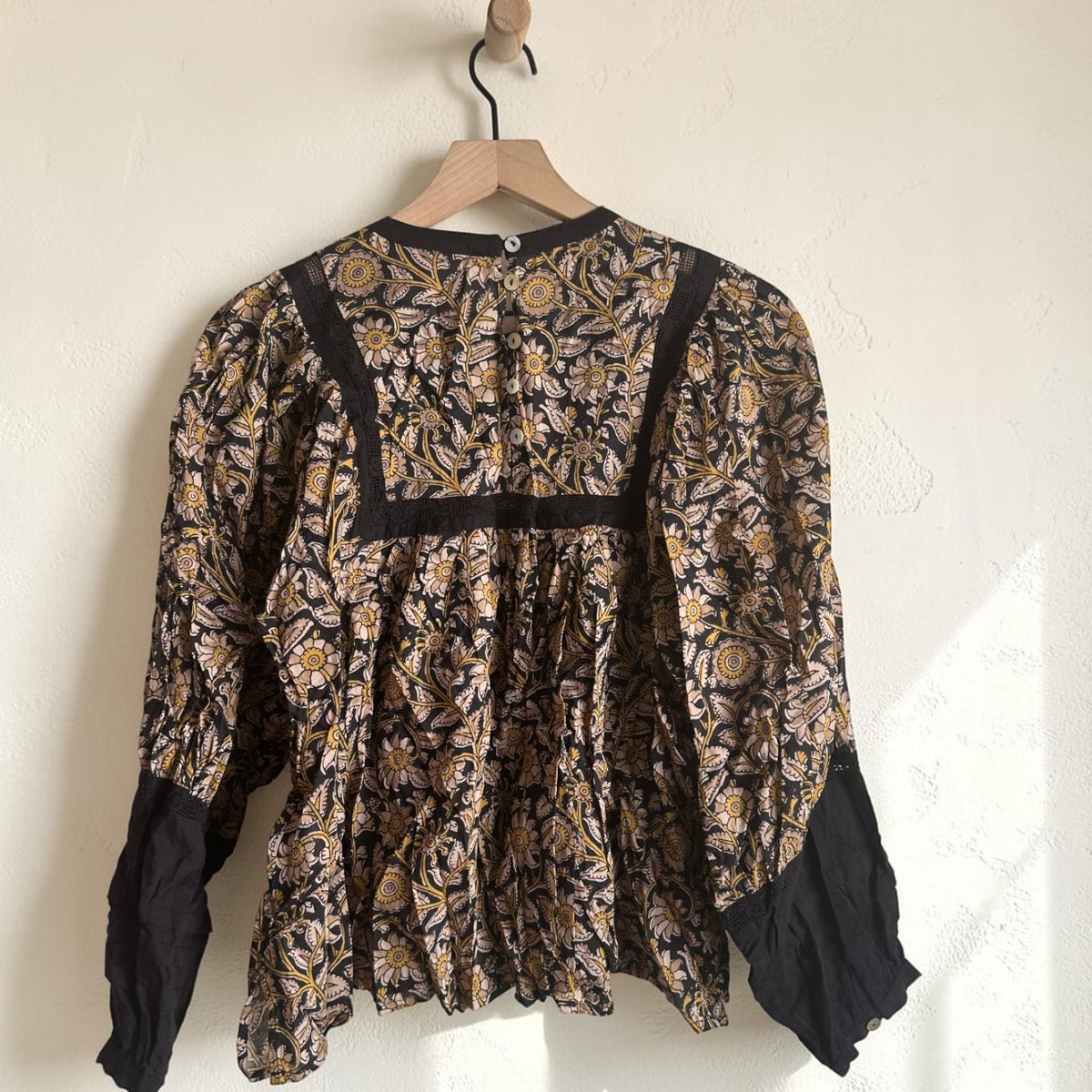 Long Sleeve Black Ground Floral Print Blouse w Embroidery | Size Medium