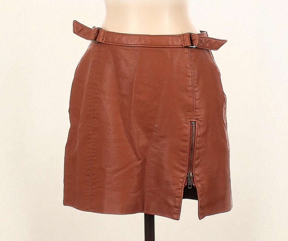 Faux Leather Mini Skirt w Zip Slit (Size 2) image 0