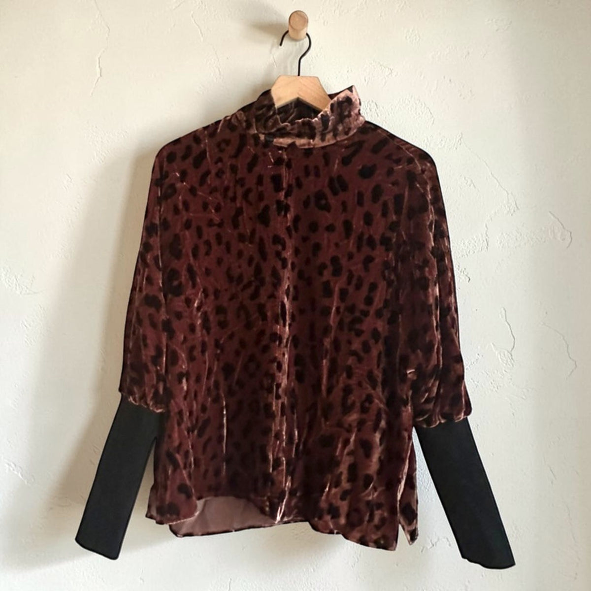 Long Sleeve Animal Print Velvet Blouse | Size Medium