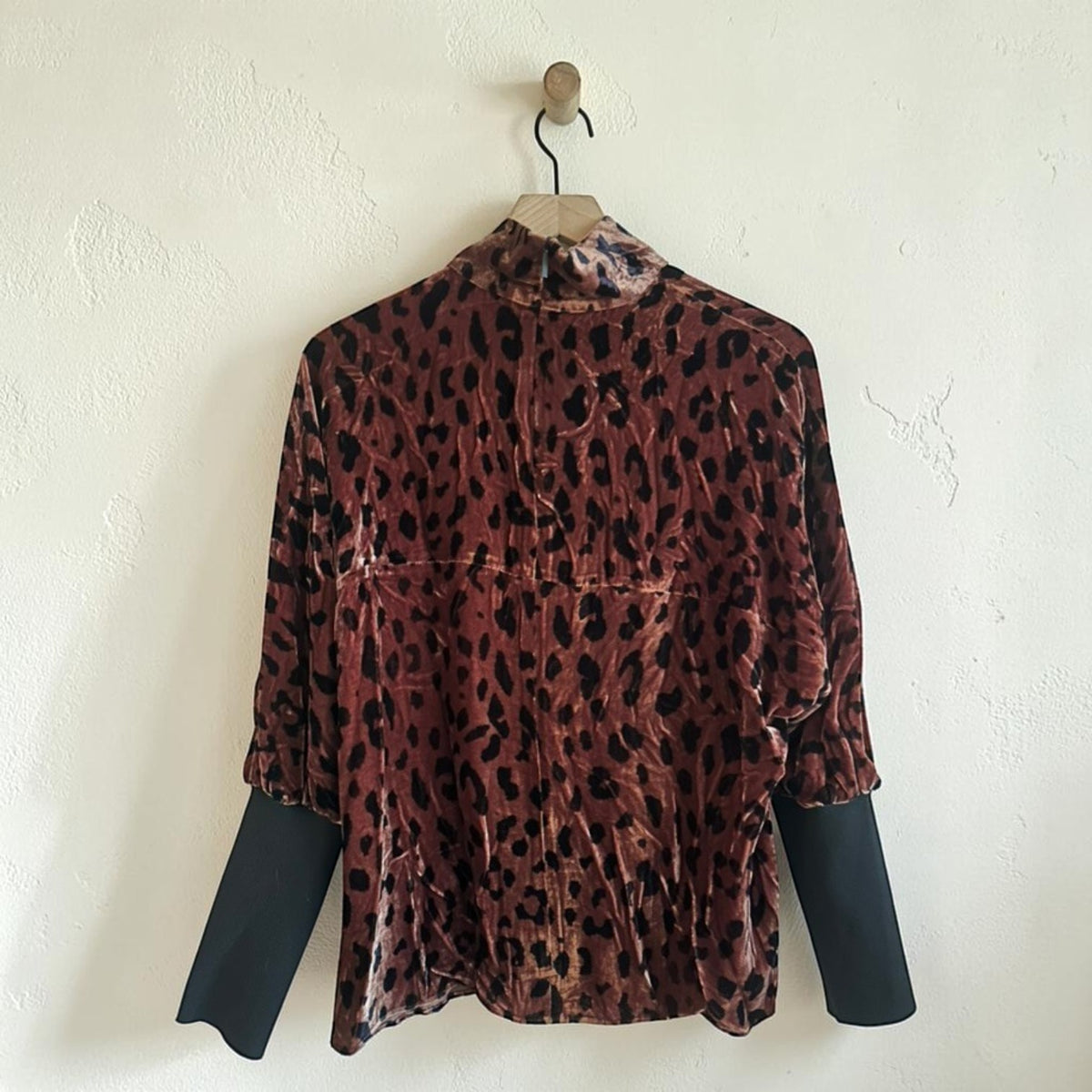 Long Sleeve Animal Print Velvet Blouse | Size Medium